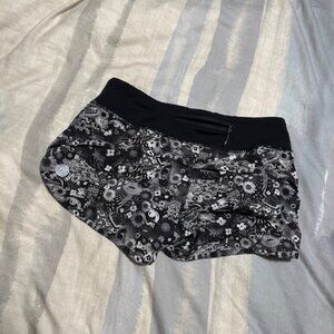 Lululemon Seawheeze Speed Shorts size 4